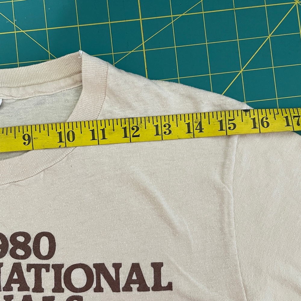 VINTAGE 1980'S HANES TAN T-SHIRT - Picture 4 of 10